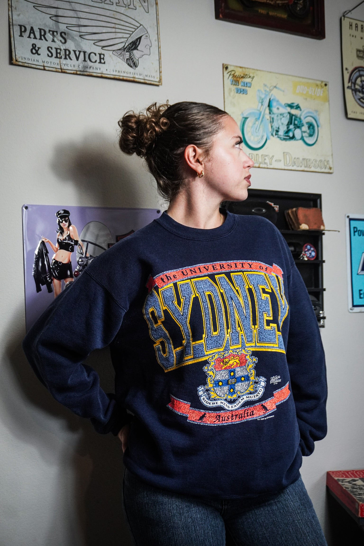 Vintage 1989 The University of Sydney Australia Navy Blue Graphic Crewneck Sweatshirt Size L